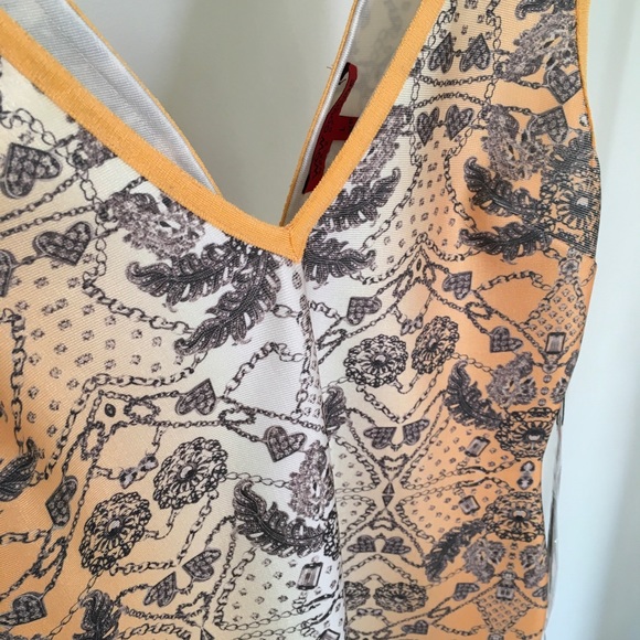 Women’s dress - Picture 3 of 3